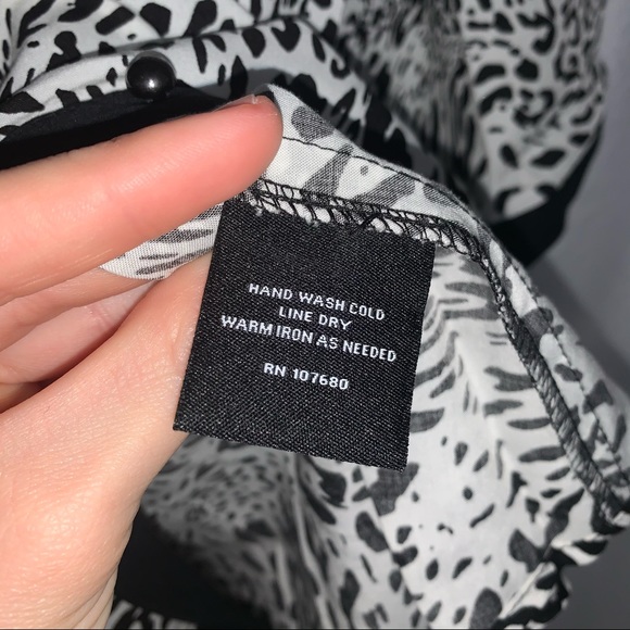 Nue Options 1X 3/4 sleeve animal print blouse - Picture 4 of 7